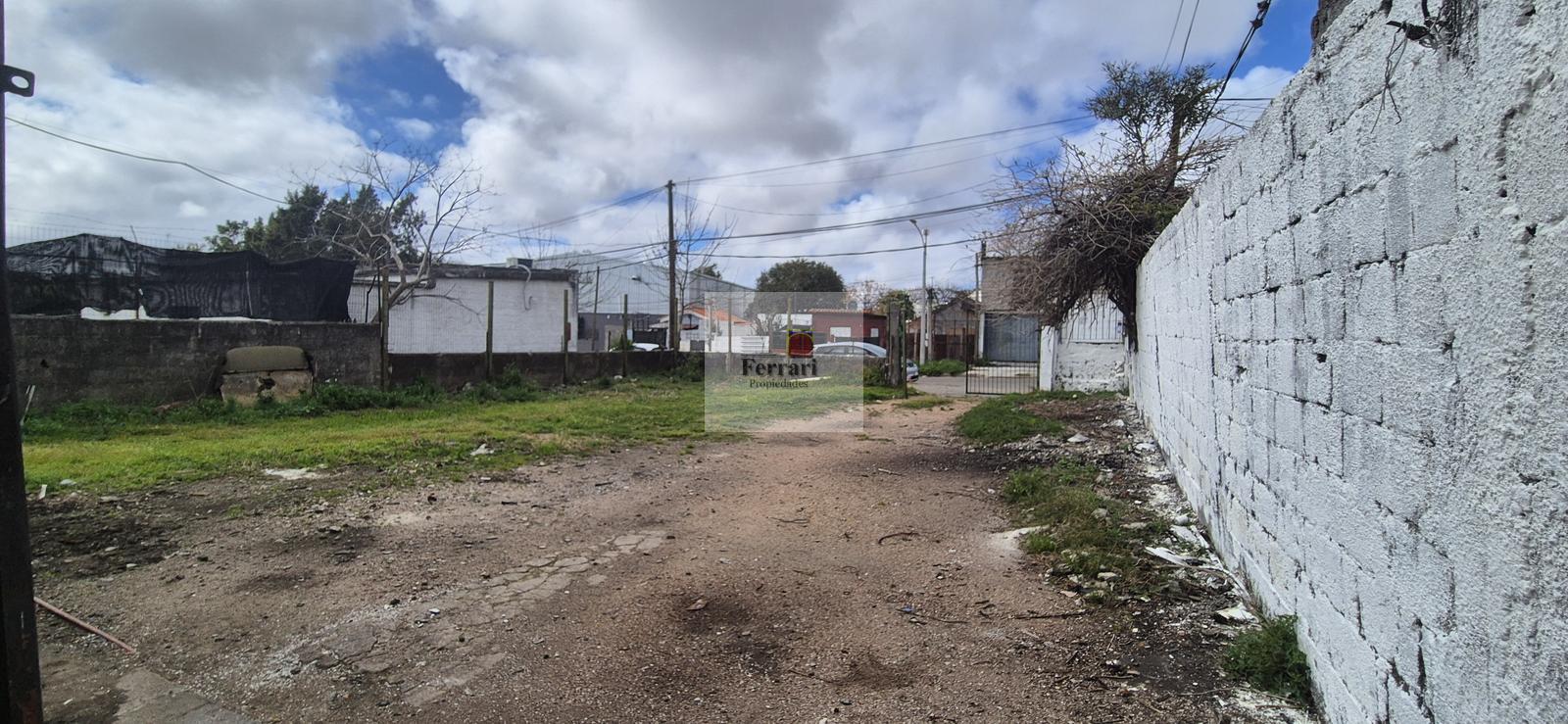 Local con terreno y entrada para Autos · Foto 4