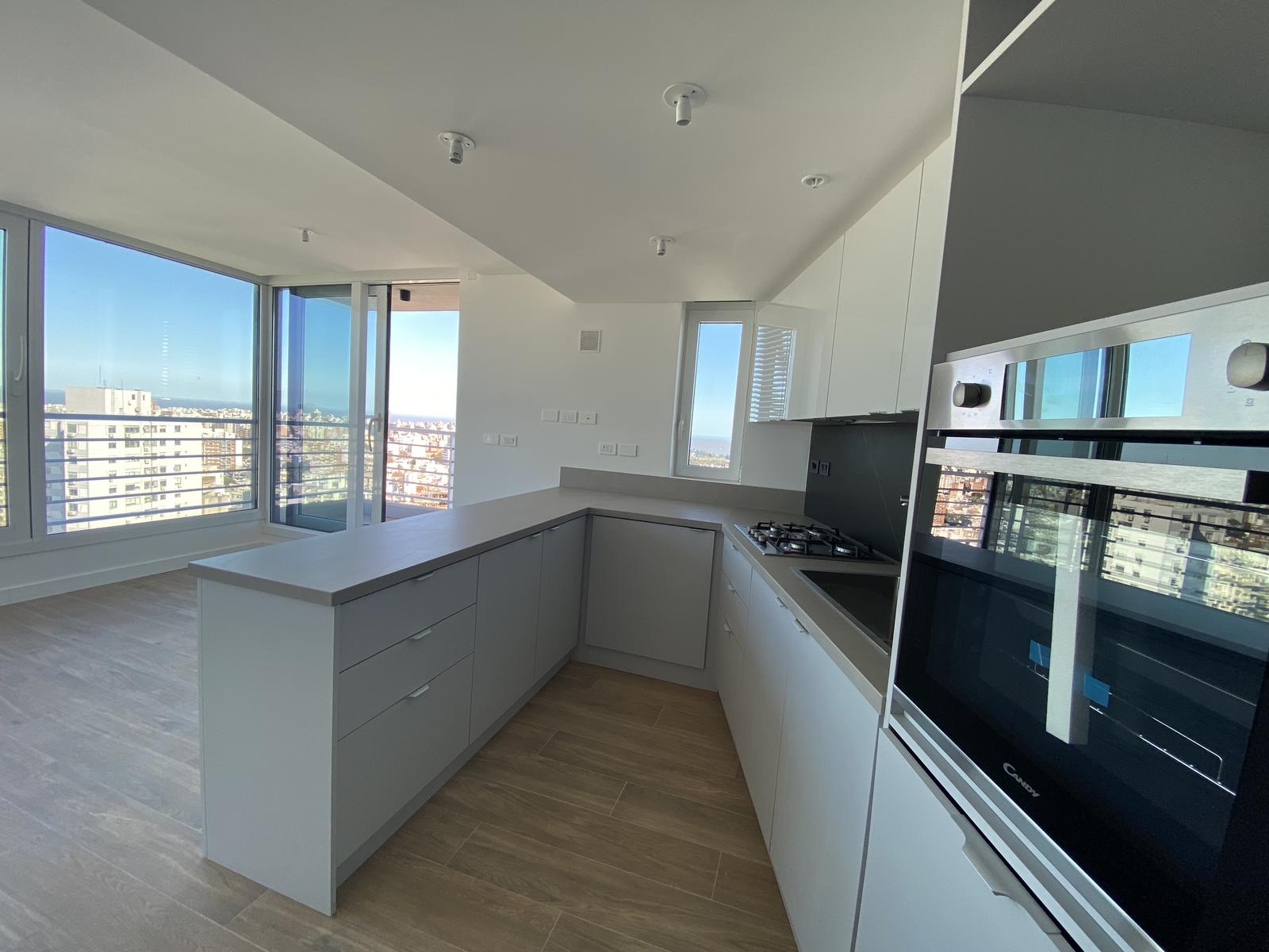 Alquiler De Apartamento 2 Dormitorios 3 Baños y Garage, Piso Alto. Edificio JOY Montevideo! · Foto 2