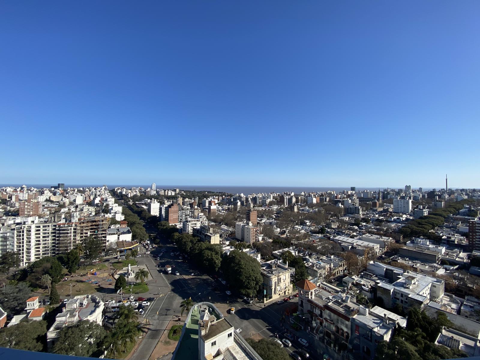 Alquiler De Apartamento 2 Dormitorios 3 Baños y Garage, Piso Alto. Edificio JOY Montevideo! · Foto 5