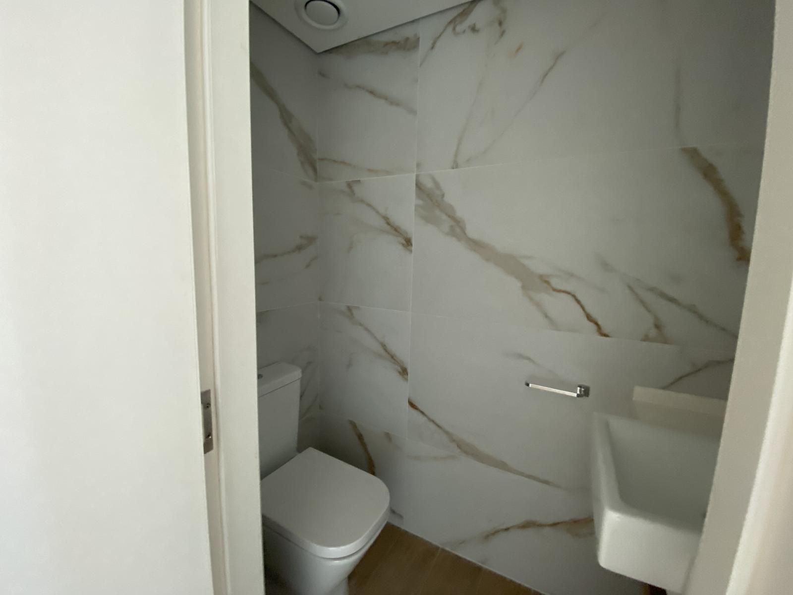 Alquiler De Apartamento 2 Dormitorios 3 Baños y Garage, Piso Alto. Edificio JOY Montevideo! · Foto 8