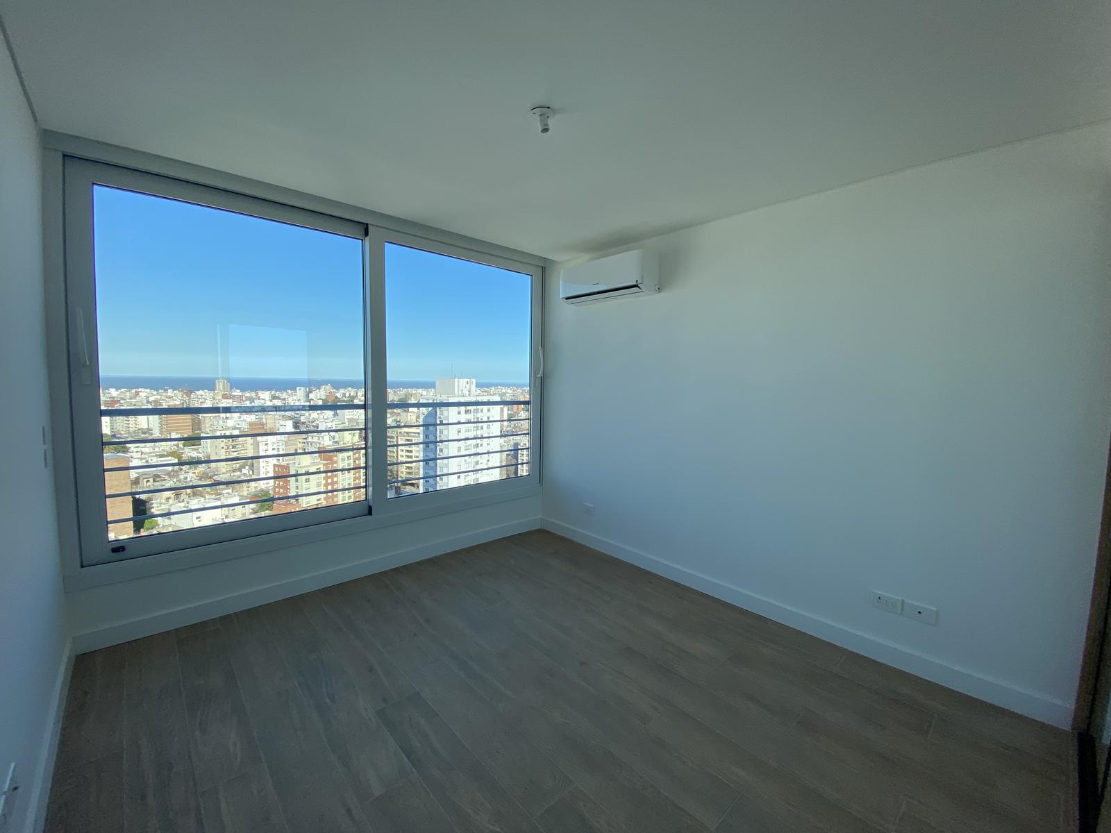 Alquiler De Apartamento 2 Dormitorios 3 Baños y Garage, Piso Alto. Edificio JOY Montevideo! · Foto 9