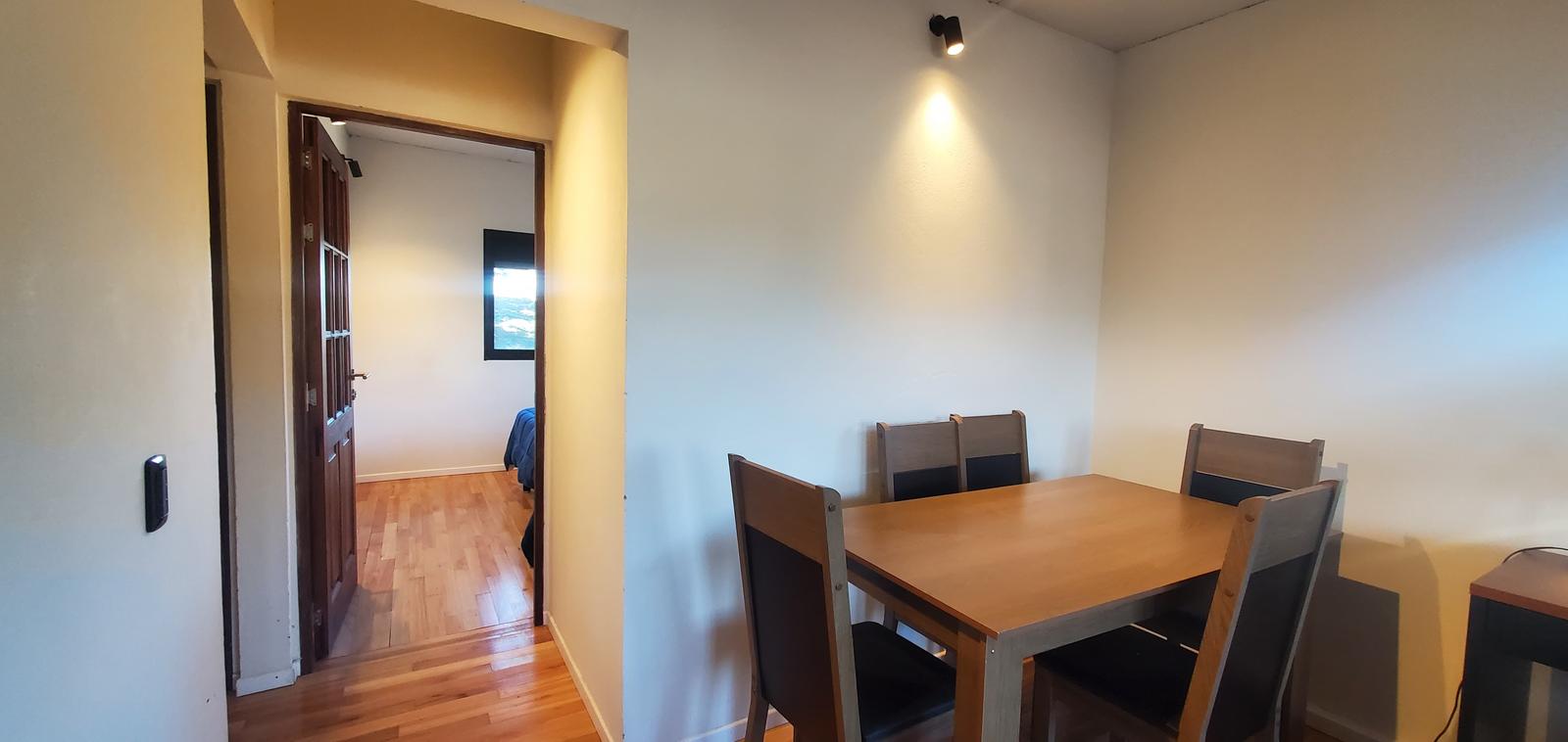 Alquiler  Apartamento 2 Dormitorios con patio (Totalmente equipado) · Foto 9