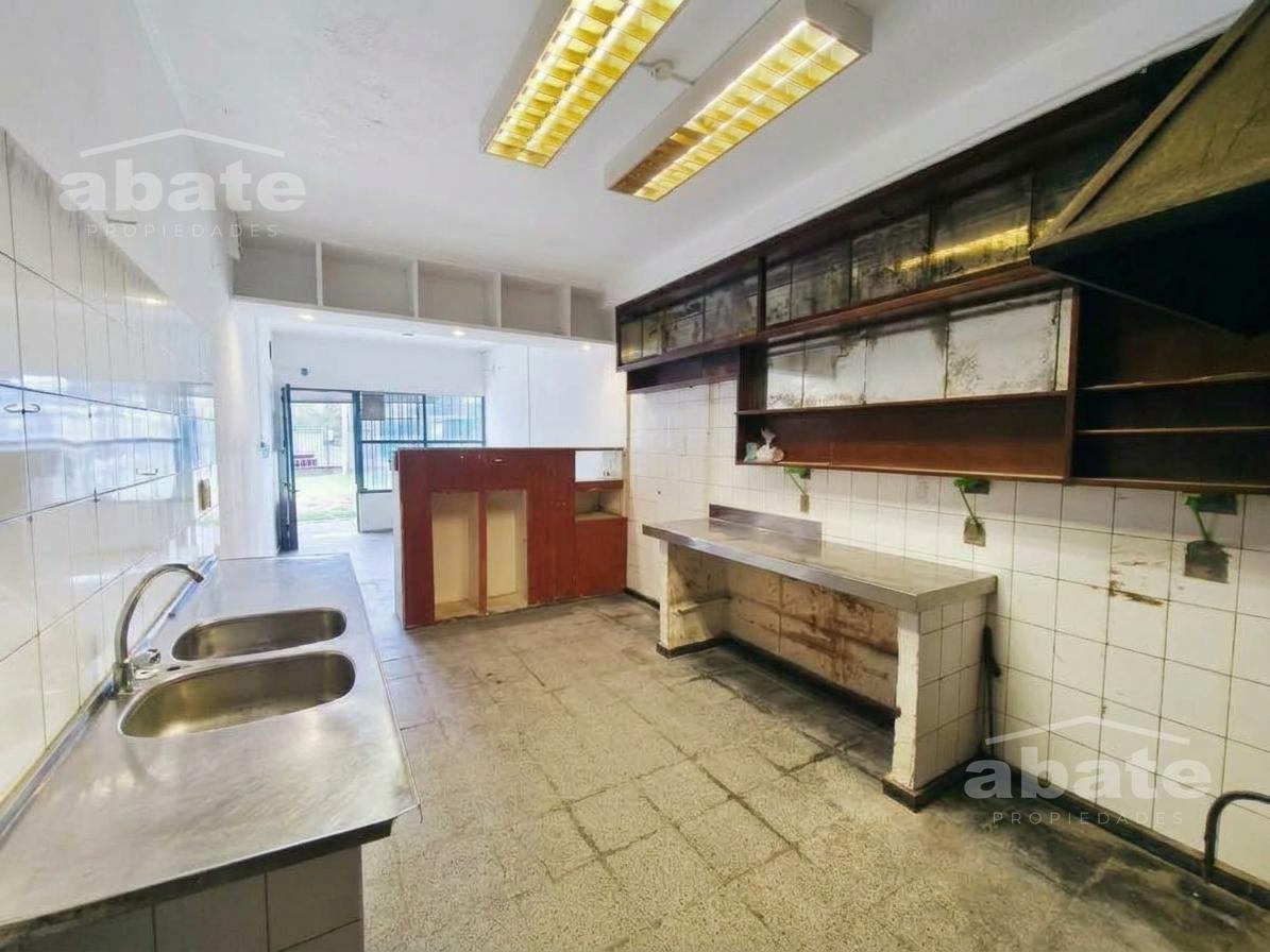 Alquiler local comercial sobre Wilson F. Aldunate ex Cno Carrasco, Paso Carrasco · Foto 3