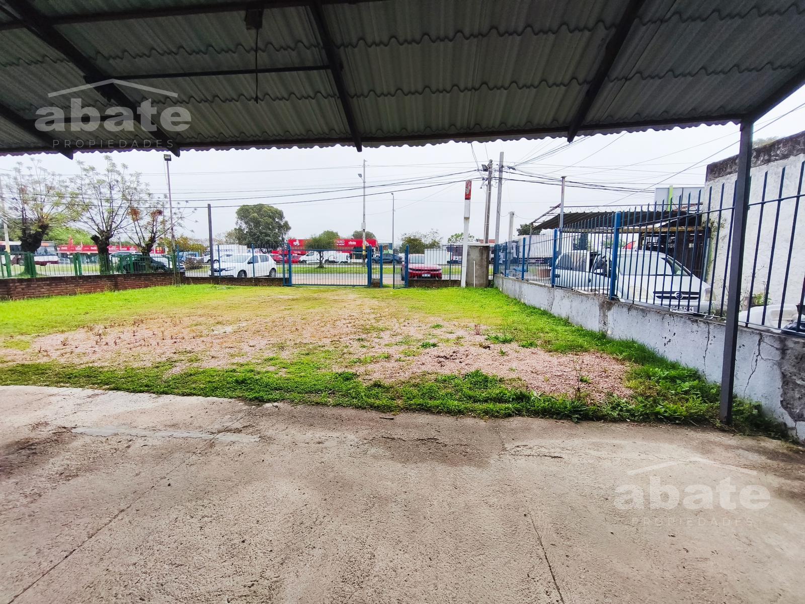 Alquiler local comercial sobre Wilson F. Aldunate ex Cno Carrasco, Paso Carrasco · Foto 6