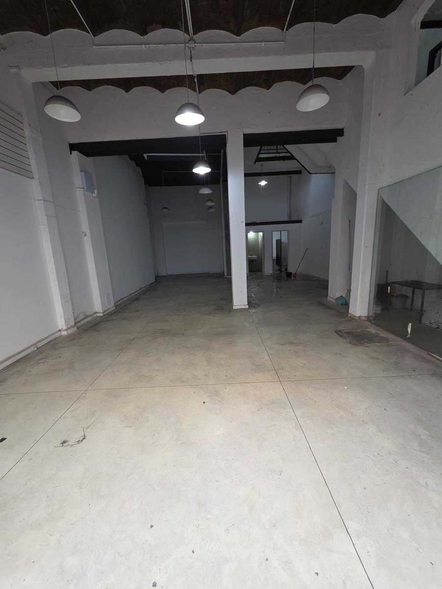 Perez Castellano y Piedras, 8 mts de frente, 238 m2, excelente estado !! · Foto 3