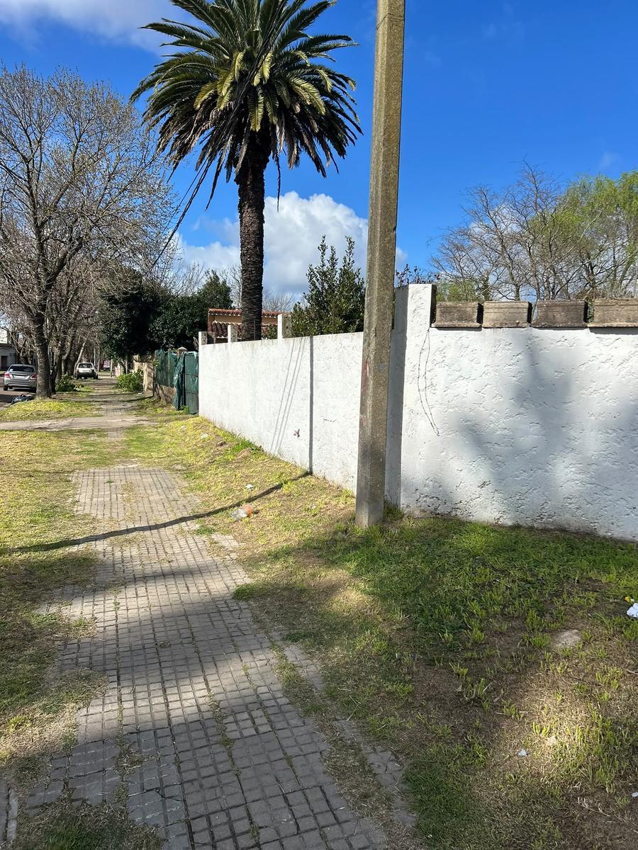 Alquiler Galpón con Terreno grande . · Foto 1