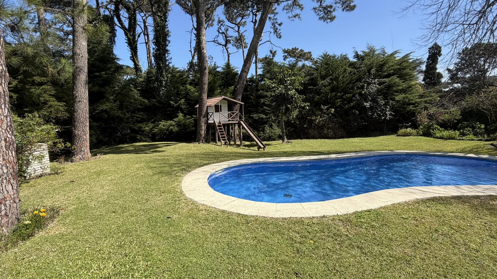 Excepcional Residencia con Piscina y Barbacoa a Metros del Mar – Parada 10 de Playa Mansa, Punta del Este · Photo 3