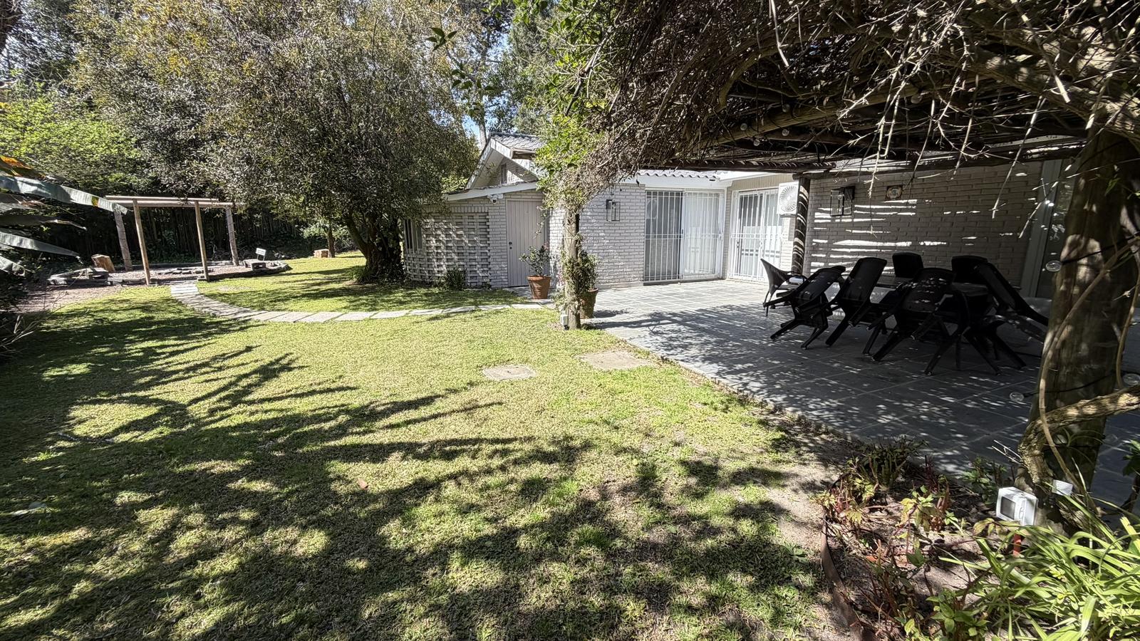 Excepcional Residencia con Piscina y Barbacoa a Metros del Mar – Parada 10 de Playa Mansa, Punta del Este · Photo 7