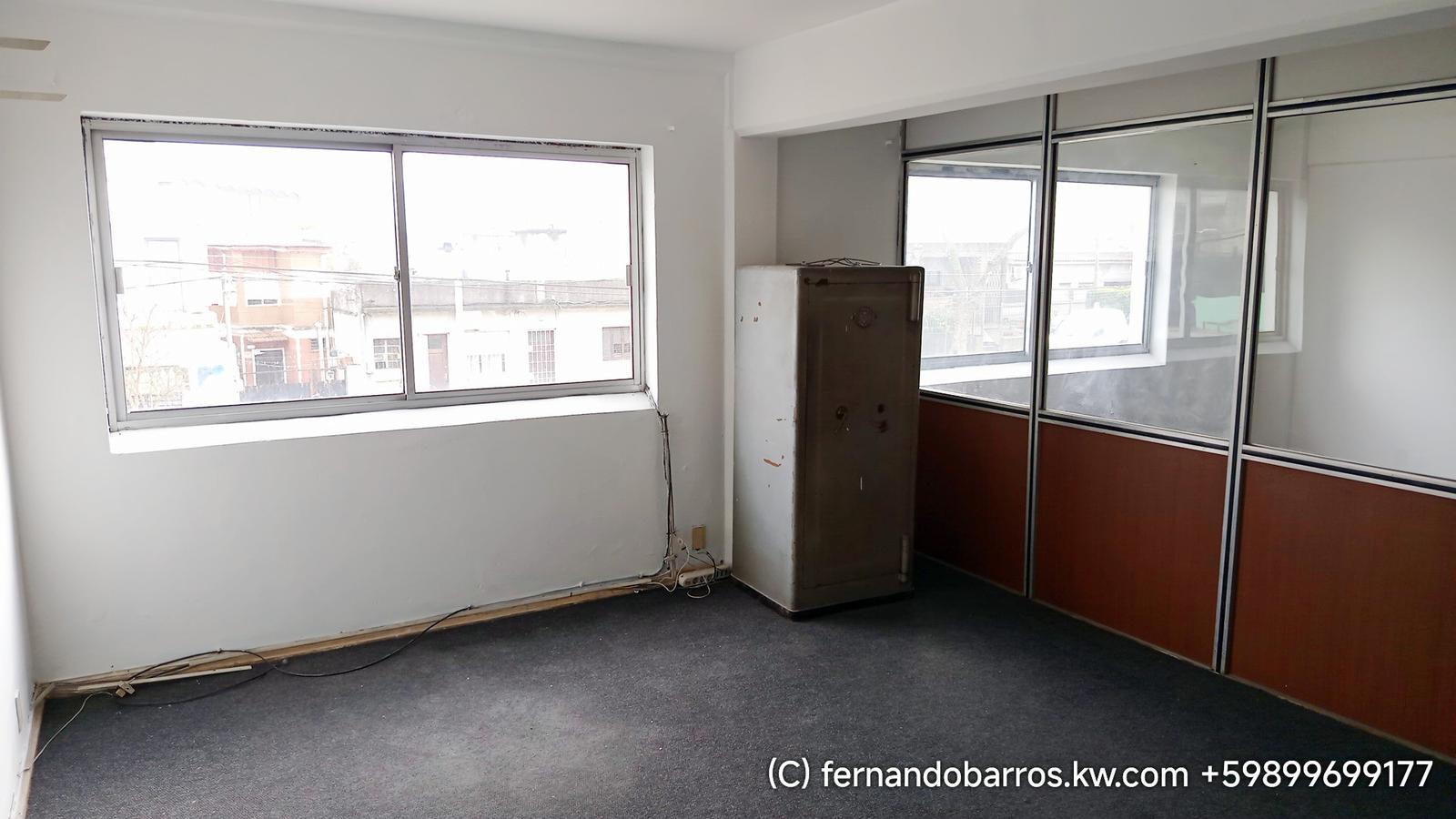 Amplia planta depósito en alquiler 1364 m2 con 4 oficinas frente al ex Mercado Modelo de Montevideo · Foto 6