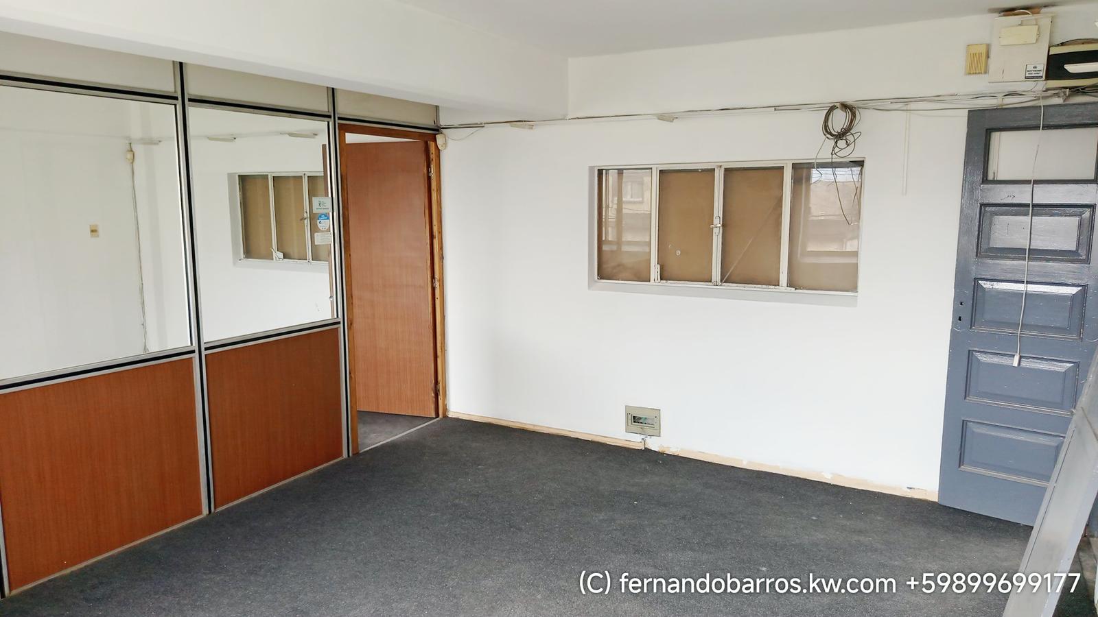 Amplia planta depósito en alquiler 1364 m2 con 4 oficinas frente al ex Mercado Modelo de Montevideo · Foto 7