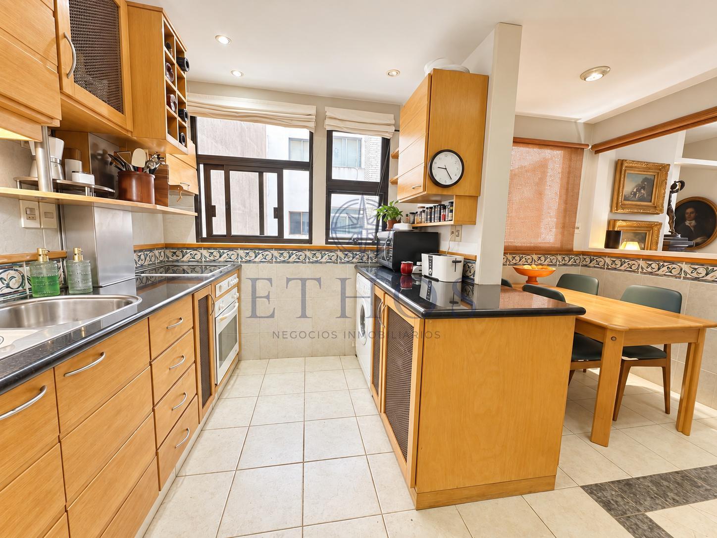 Alquiler Apartamento Pocitos, 2 dorm y servicio, garaje · Foto 8