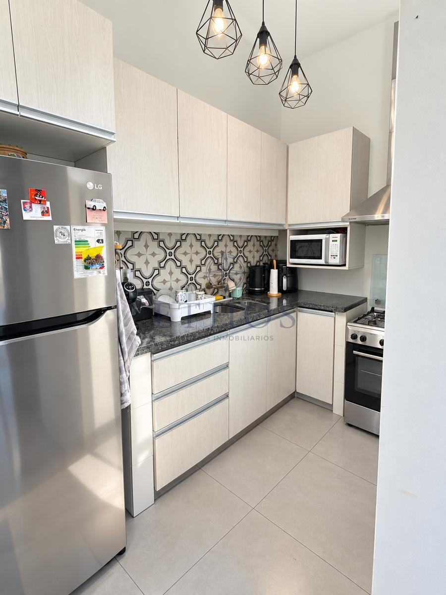 Alquiler Apartamento amoblado en Ciudad Vieja · Foto 3