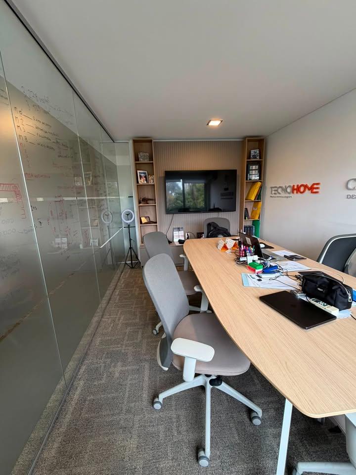 Alquiler amplia y luminosa Oficina con baño y kitchenette en excelente zona de Carrasco · Foto 7