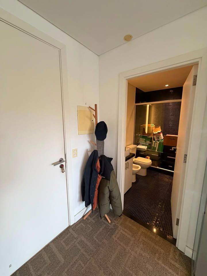 Alquiler amplia y luminosa Oficina con baño y kitchenette en excelente zona de Carrasco · Foto 8