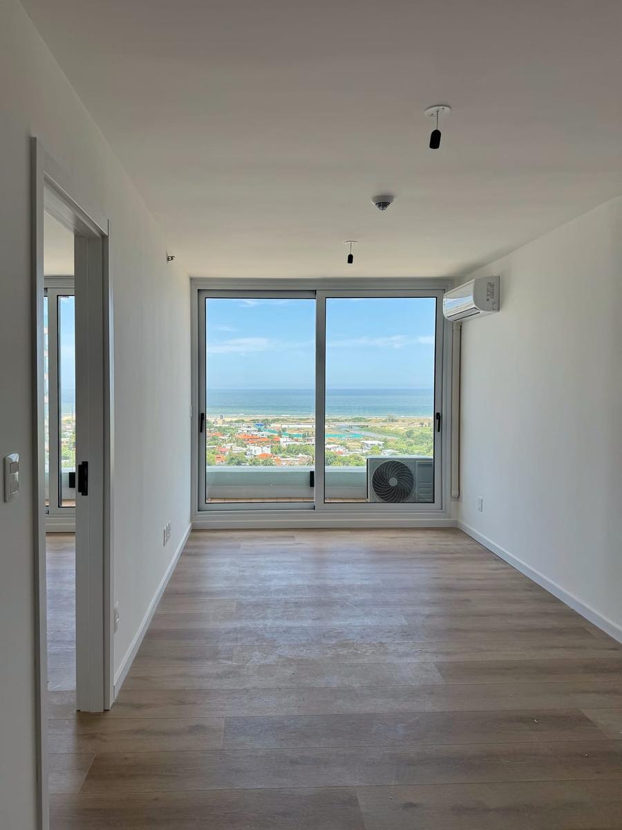 Alquiler Apartamento 1 dormitorio con garaje y balcón en Barra de Carrasco · Foto 3