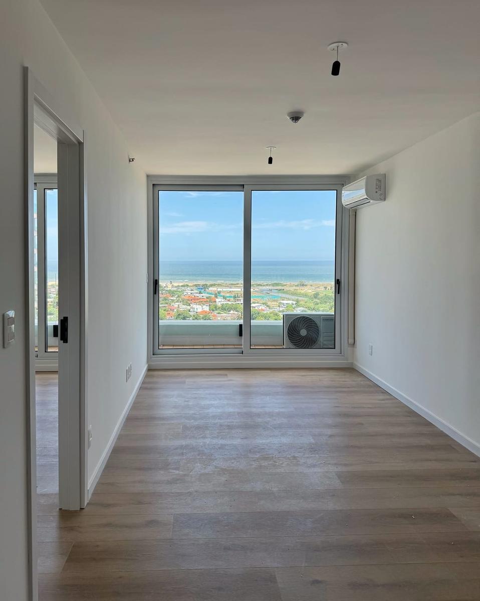Alquiler Apartamento 1 dormitorio con garaje y balcón en Barra de Carrasco · Foto 8