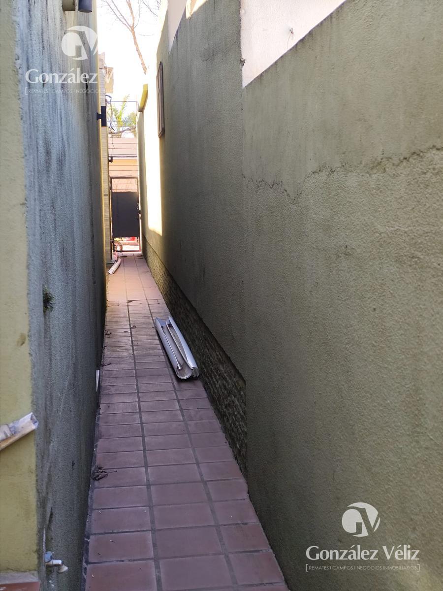 Amplia popiedad en el centro de Dolores a una cuadra de Plaza Constitución · Foto 7