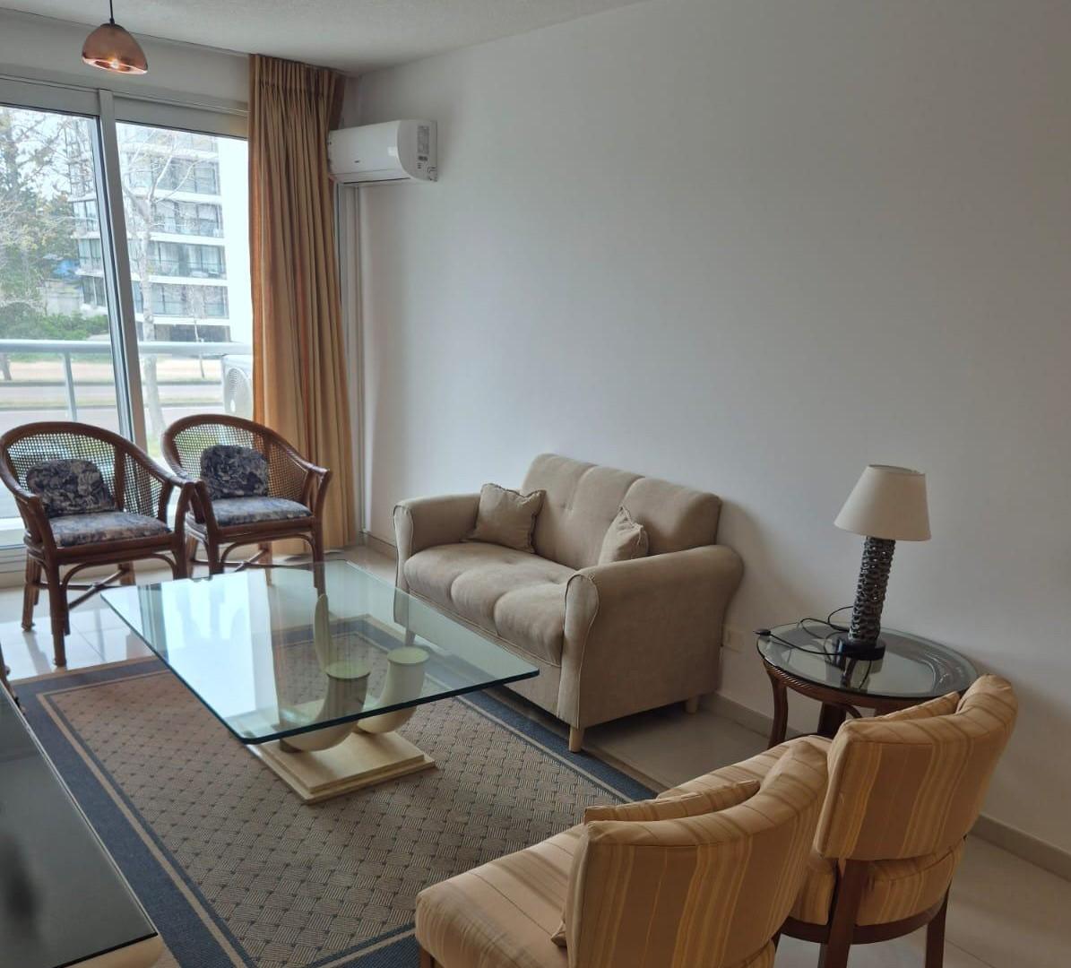 Apartamento con servicios en alquiler anual!! · Foto 3
