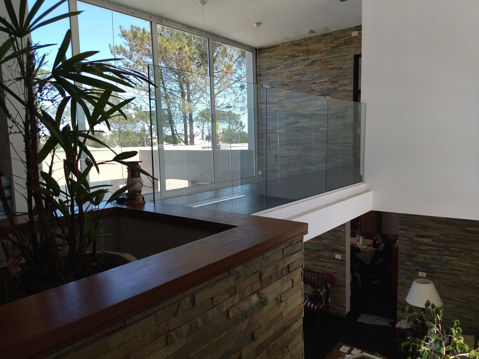 Alquiler casa de 4 dormitorios y piscina en rambla El Pinar. Frente al mar. · Foto 7