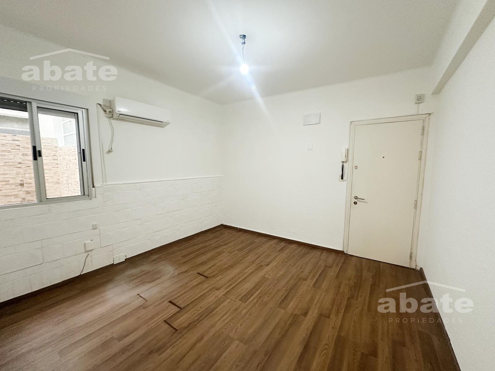 Apartamento en alquiler 1 dormitorio con patio · Foto 2