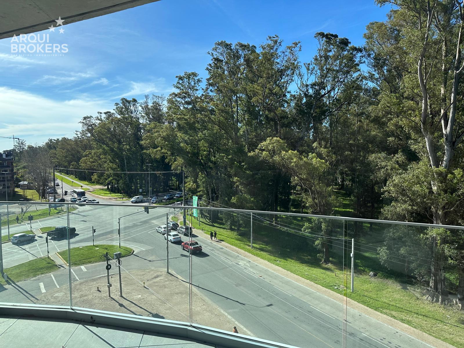 Apartamento de tres dormitorios en alquiler en Parque Roosevelt - 406 · Foto 3