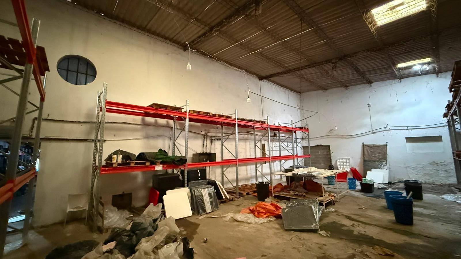 Gral Hornos proximo Shopping y Agraciada, 760 m2 doble acceso!! · Foto 6