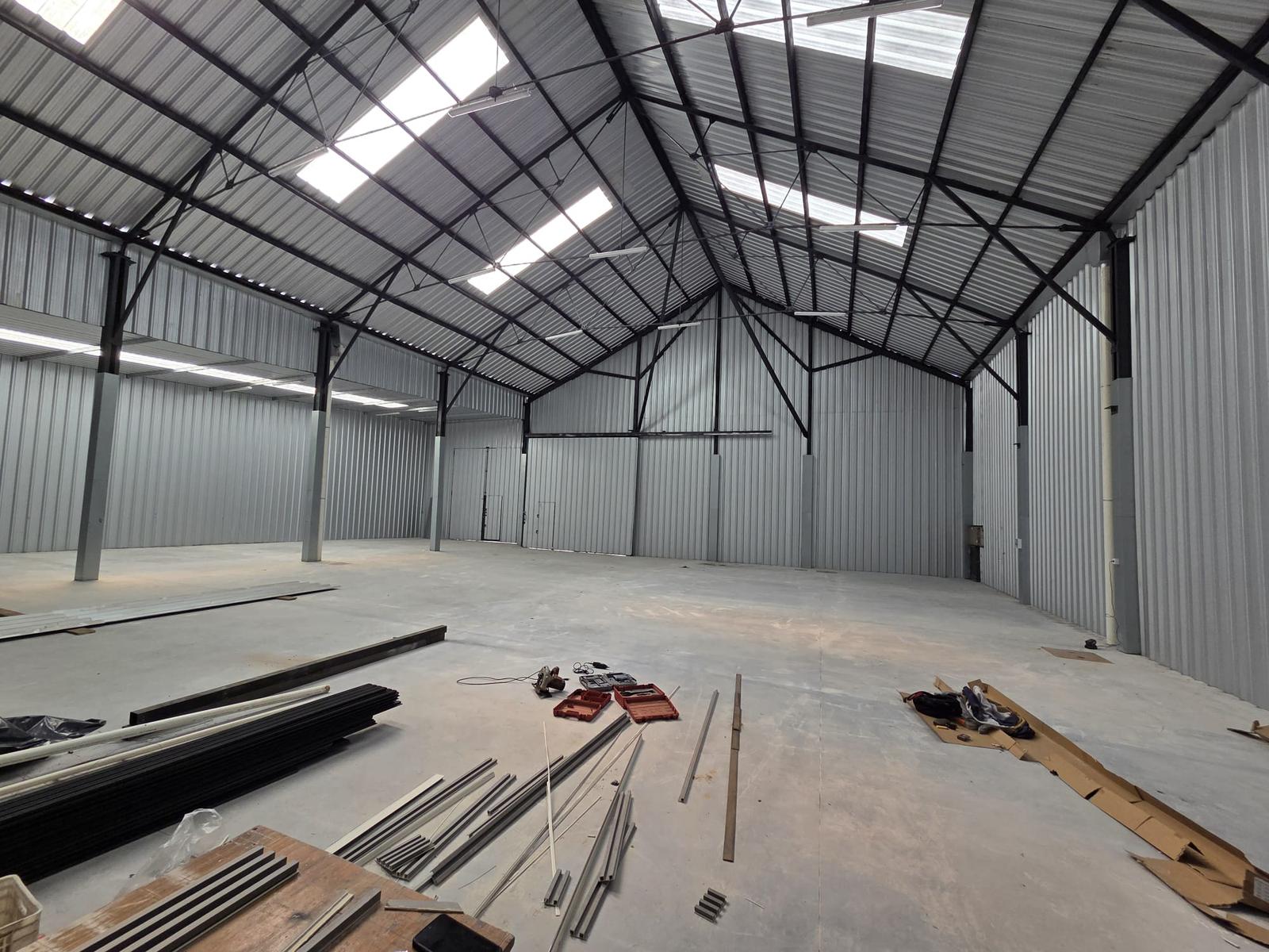 Requena y Nueva Palmira, estrena, 500 m2, altura de 9 mts, 20 mts de frente, entrada contenedores !! · Foto 2