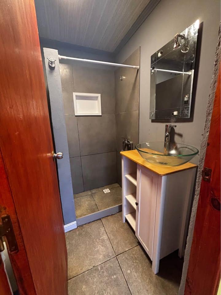 Alquiler apto tipo casa 1 dormitorio con aire acondicionado y patio en Paso Carrasco · Foto 6