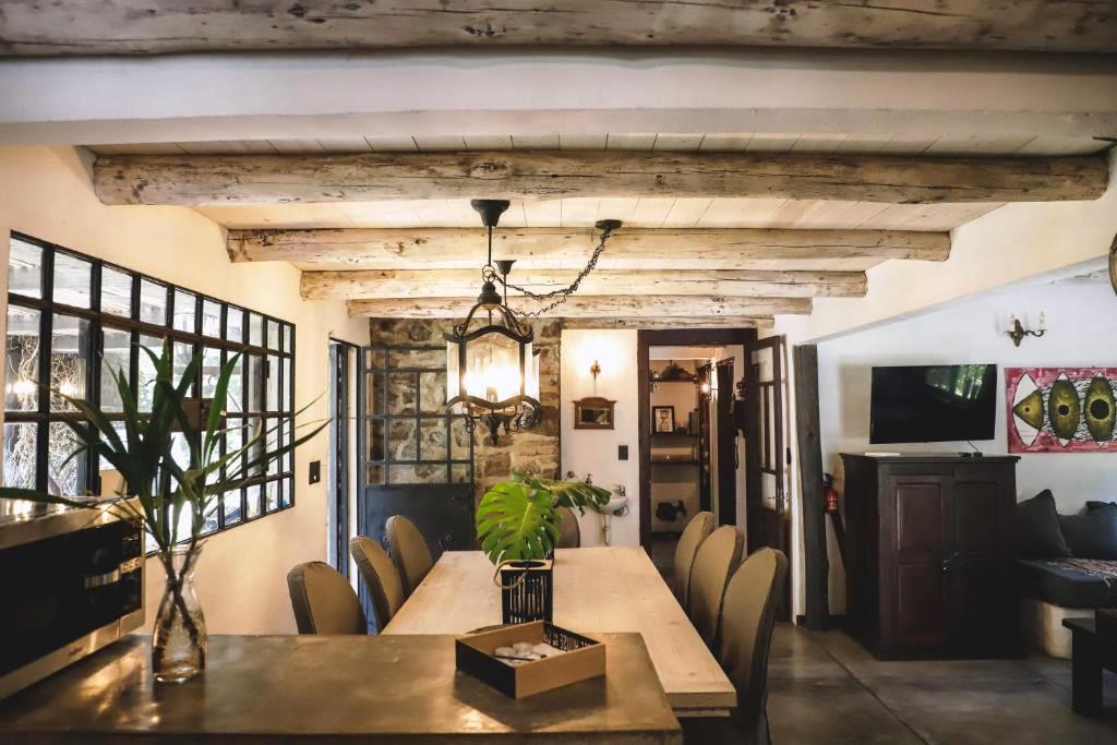 Venta o Alquiler de Chacra en Colonia, con parque arbolado y playa cerca · Foto 2