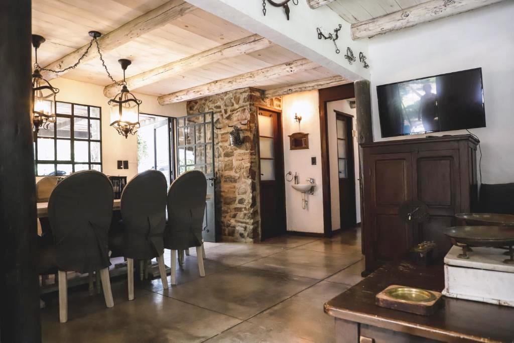 Venta o Alquiler de Chacra en Colonia, con parque arbolado y playa cerca · Foto 3