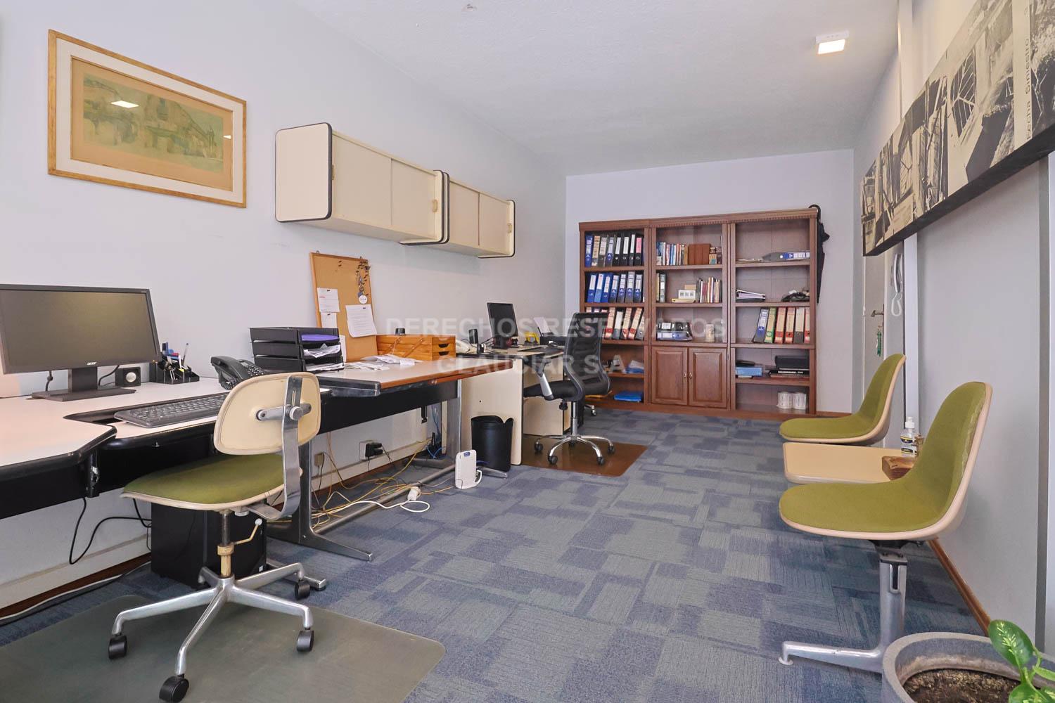 VENTA o ALQUILER Oficina Ciudad Vieja TERRAZA DE USO EXCLUSIVO · Foto 6