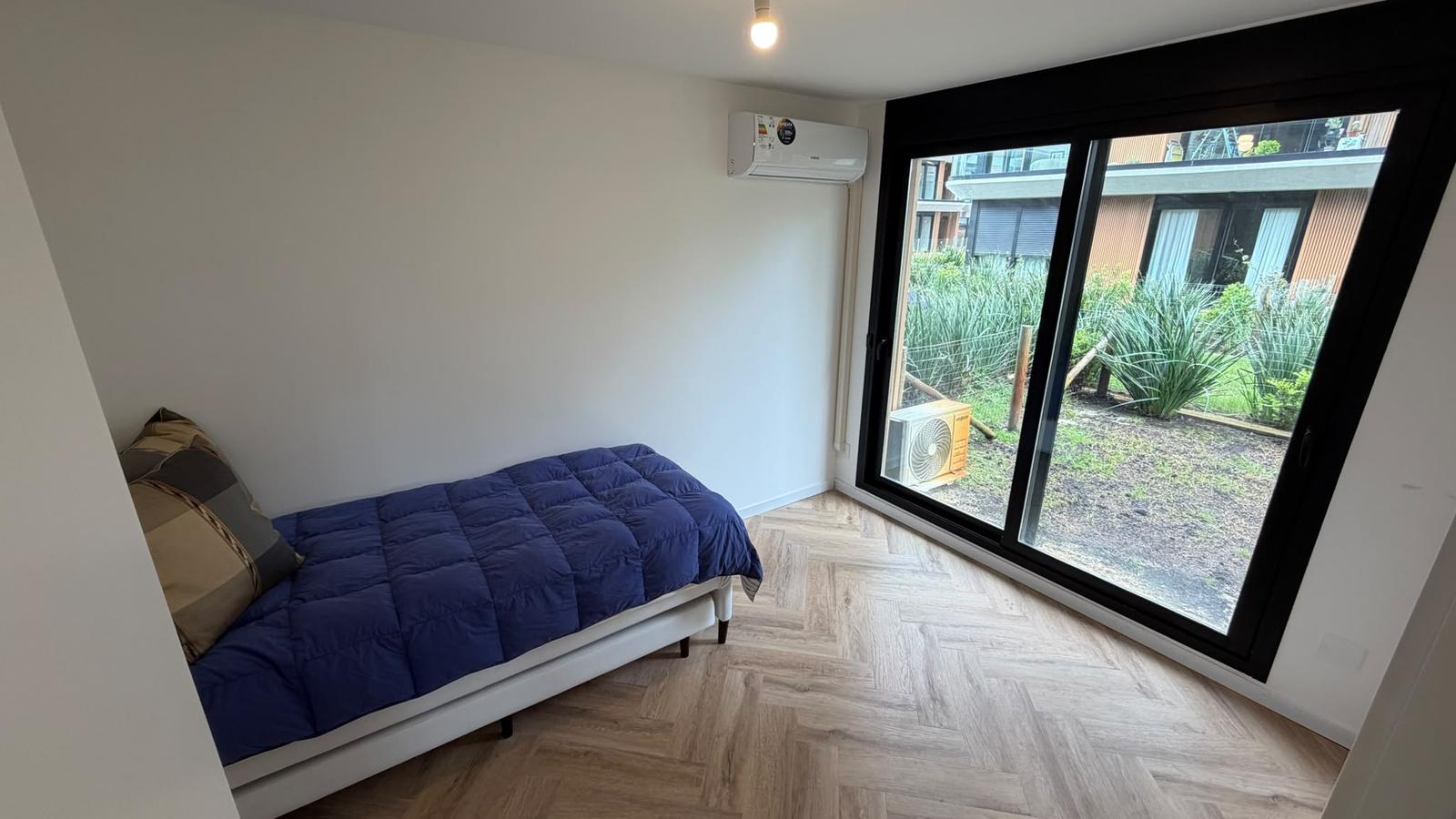 Alquiler Apartamento 2 dormitorios amoblado con patio y garaje en Barra de Carrasco · Foto 2
