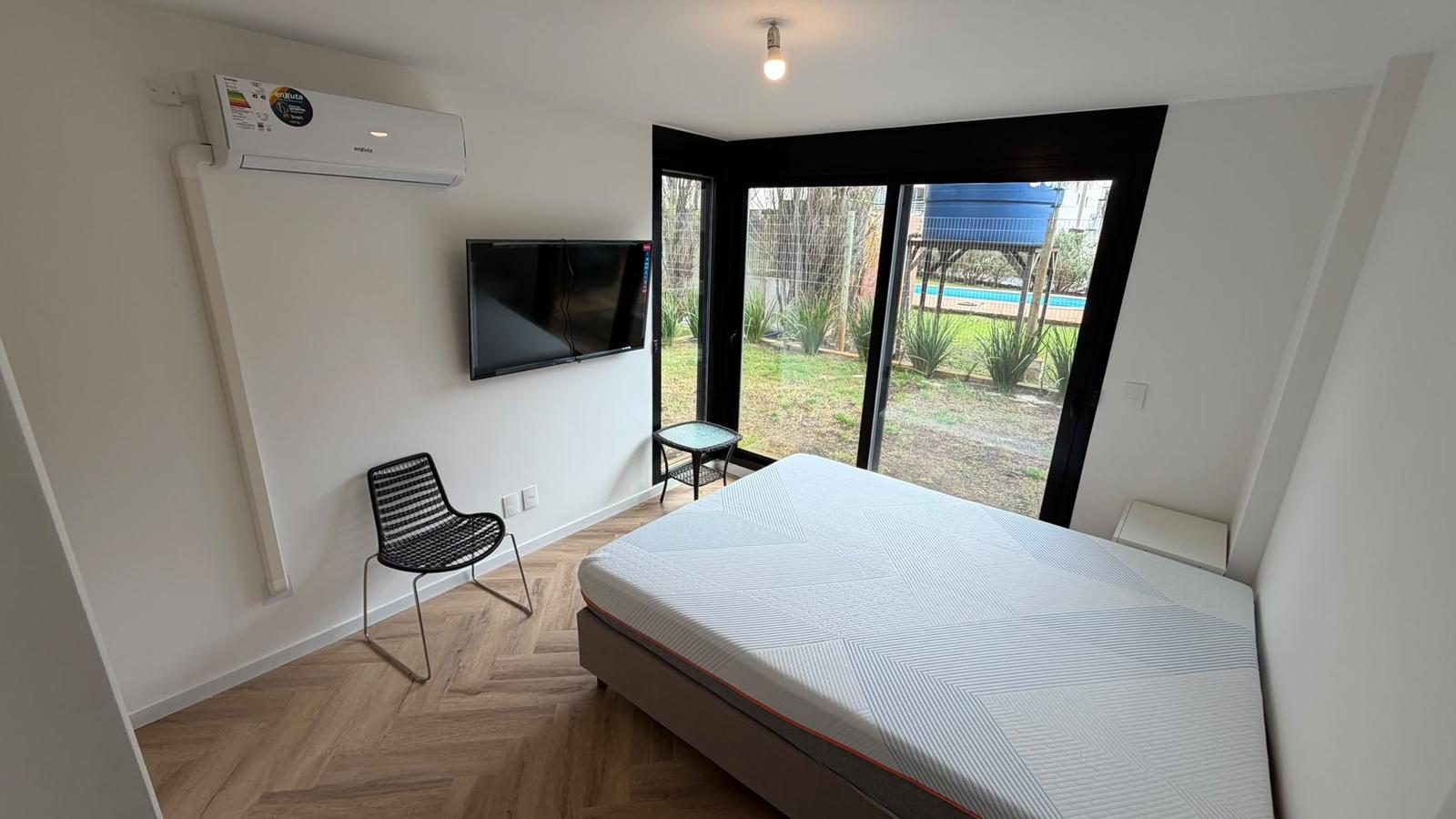 Alquiler Apartamento 2 dormitorios amoblado con patio y garaje en Barra de Carrasco · Foto 4