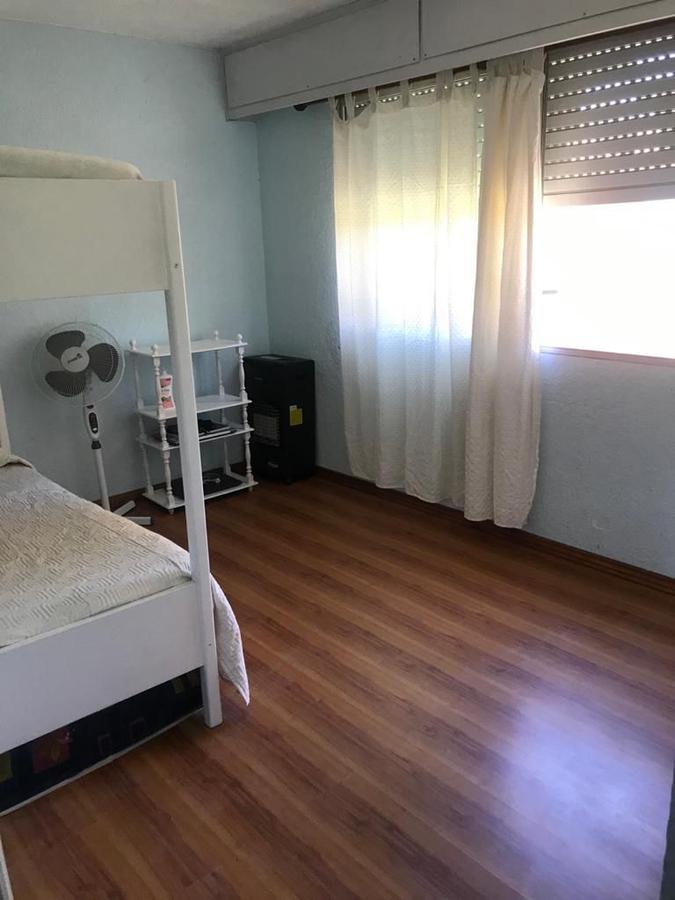 Apto, dos dormitorios, segundo piso por escalera, en Arcobaleno- Playa Mansa · Foto 6