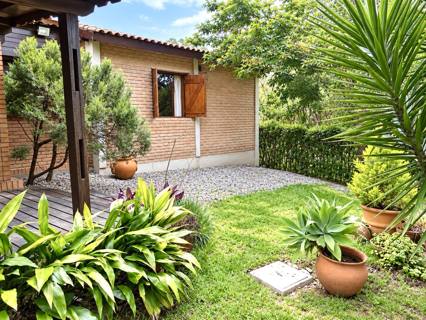 Alquiler de Casa de 2 dormitorios a una cuadra de la Rambla, en Colonia del Sacramento · Foto 2