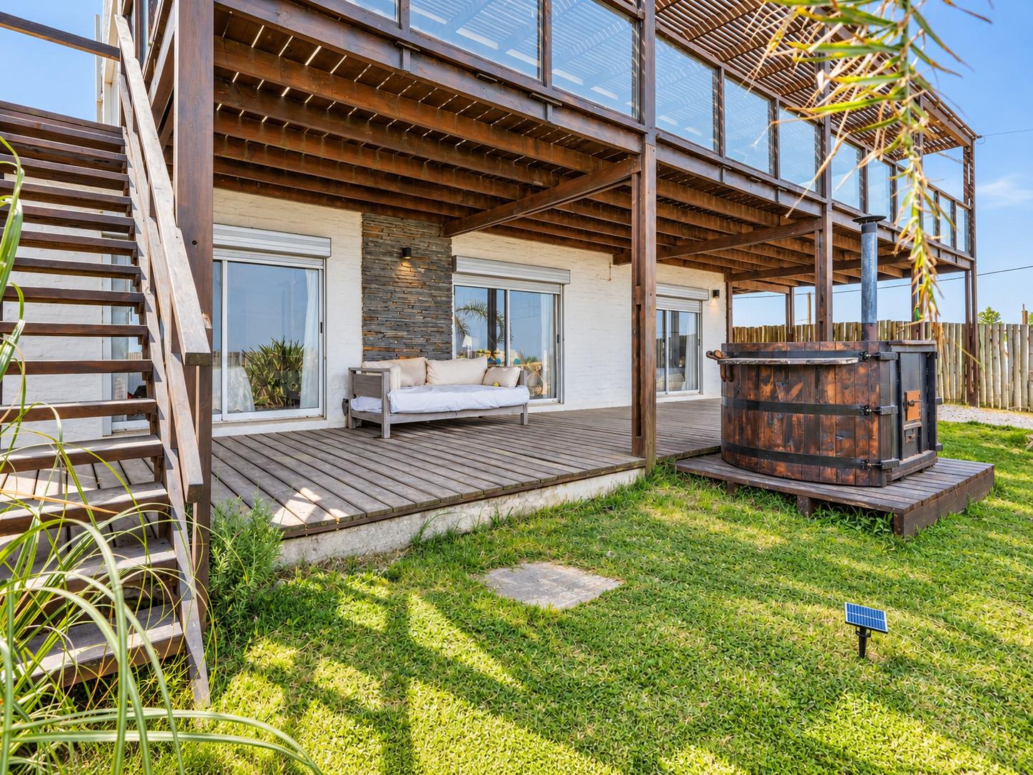 Exclusiva Casa de 3 Dormitorios Frente al Mar en Balneario Buenos Aires. · Foto 8