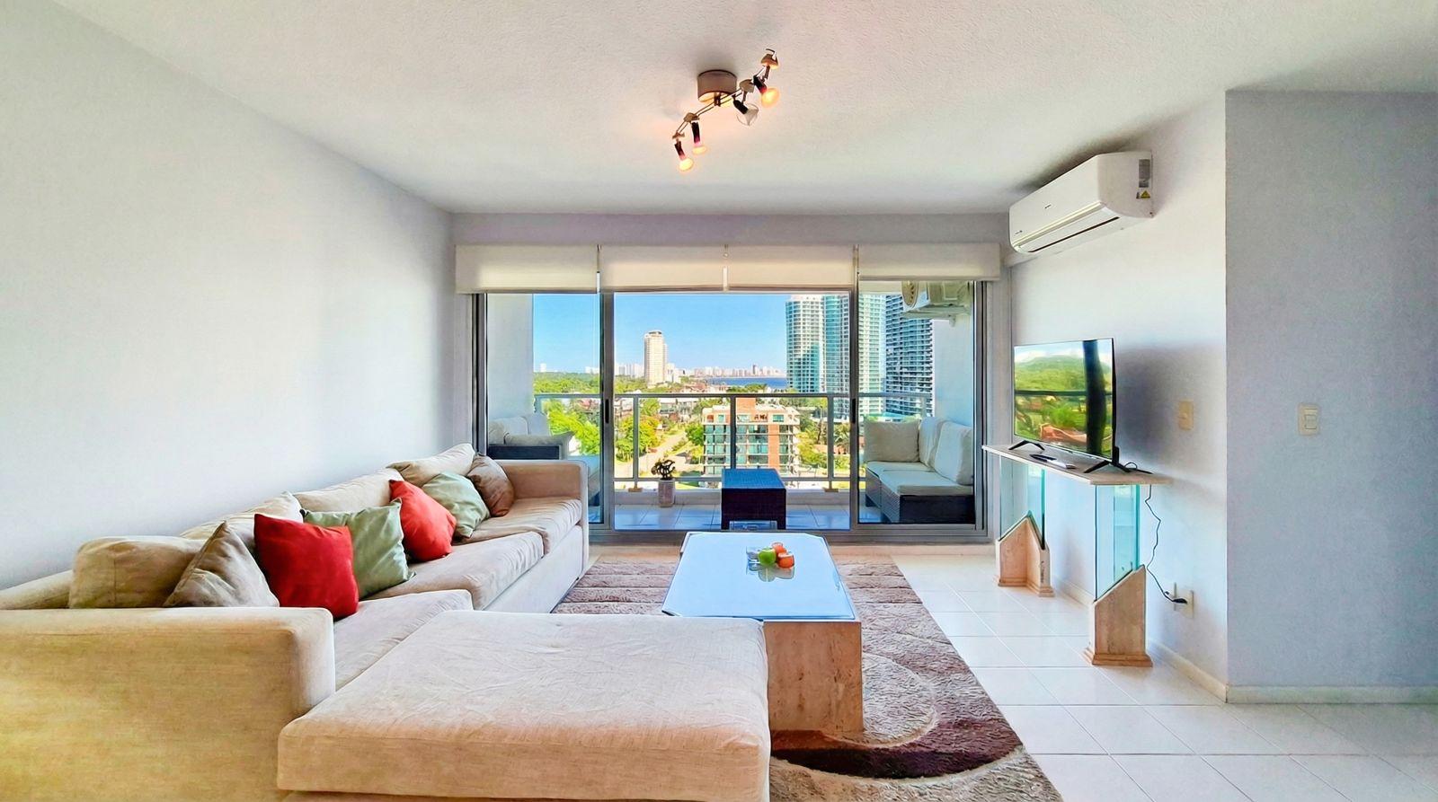Alquiler Anual-Marzo 2027-  Apartamento 3 Dormitorios y Dependencia, Punta del Este, Piso Alto