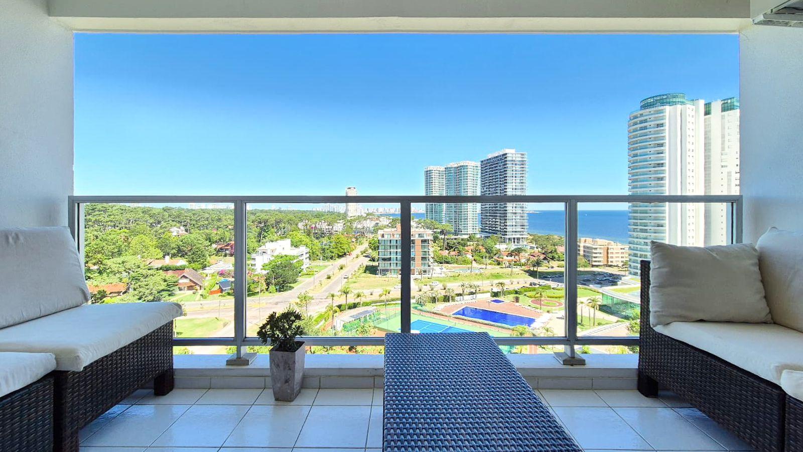 Alquiler Anual-Marzo 2027-  Apartamento 3 Dormitorios y Dependencia, Punta del Este, Piso Alto · Foto 2