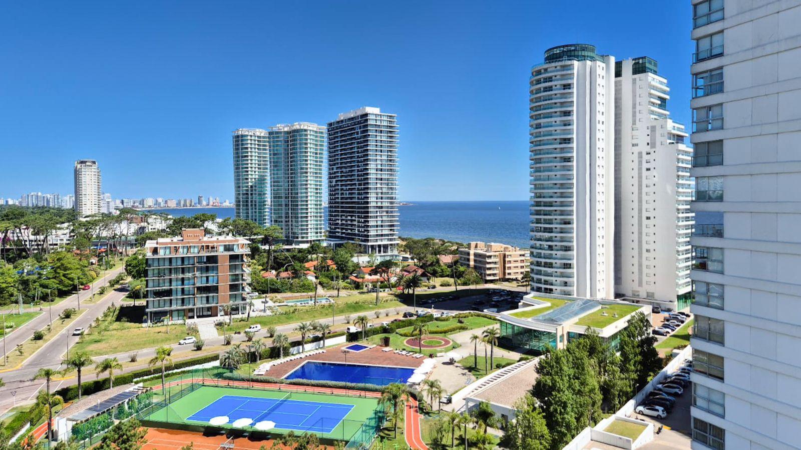 Alquiler Anual-Marzo 2027-  Apartamento 3 Dormitorios y Dependencia, Punta del Este, Piso Alto · Foto 4