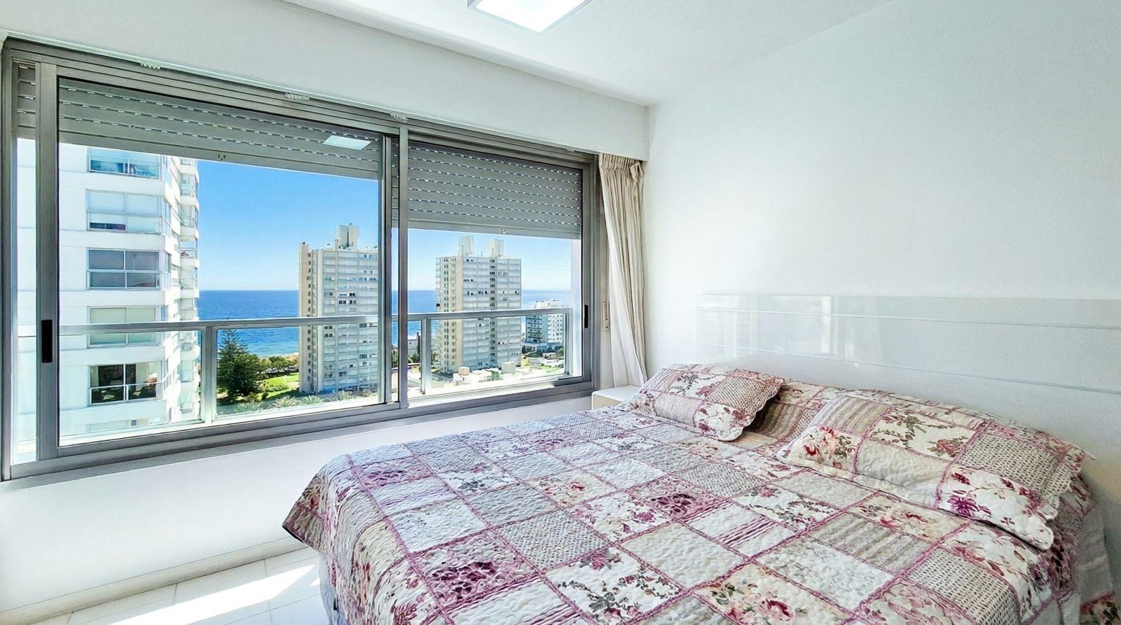 Alquiler Anual-Marzo 2027-  Apartamento 3 Dormitorios y Dependencia, Punta del Este, Piso Alto · Foto 7