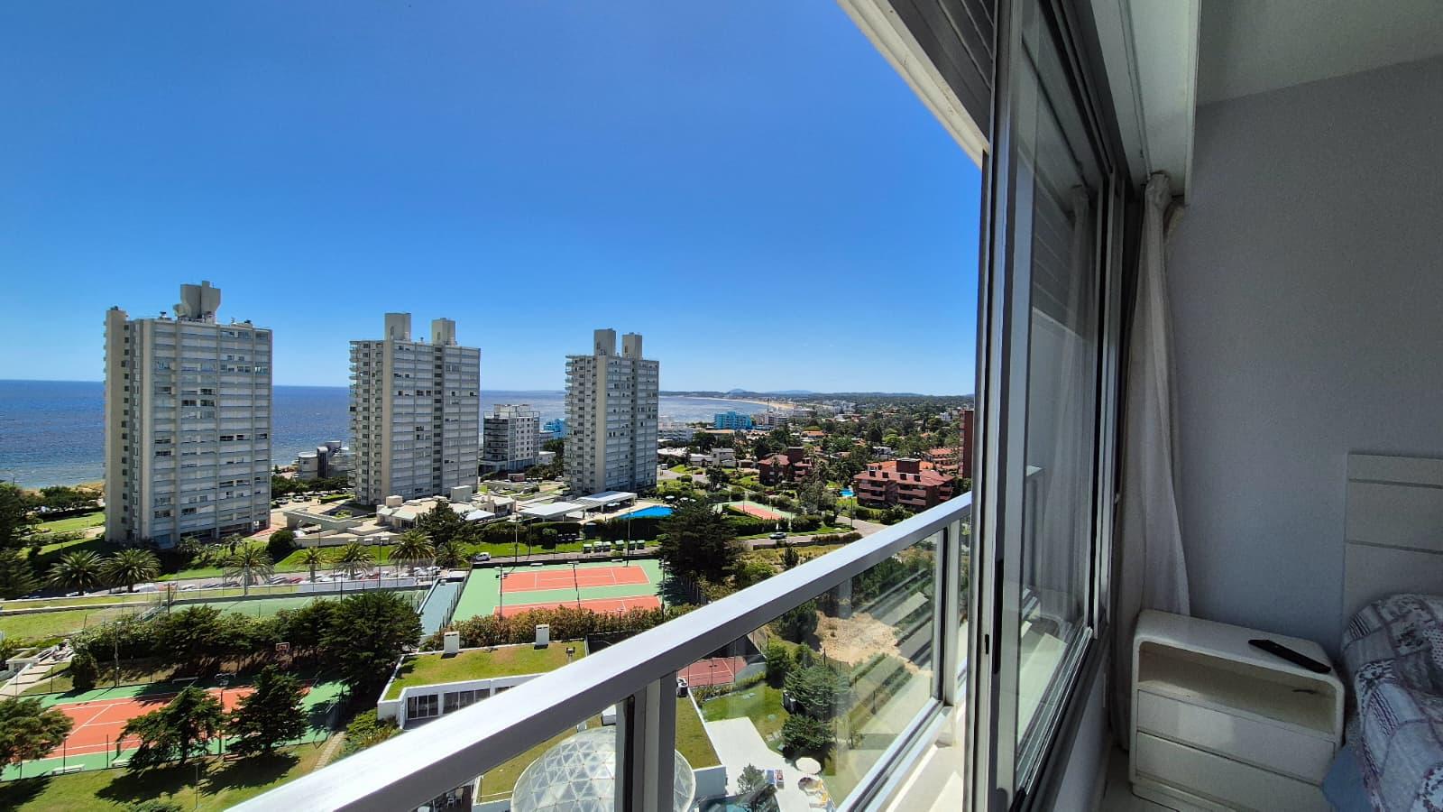 Alquiler Anual-Marzo 2027-  Apartamento 3 Dormitorios y Dependencia, Punta del Este, Piso Alto · Foto 8