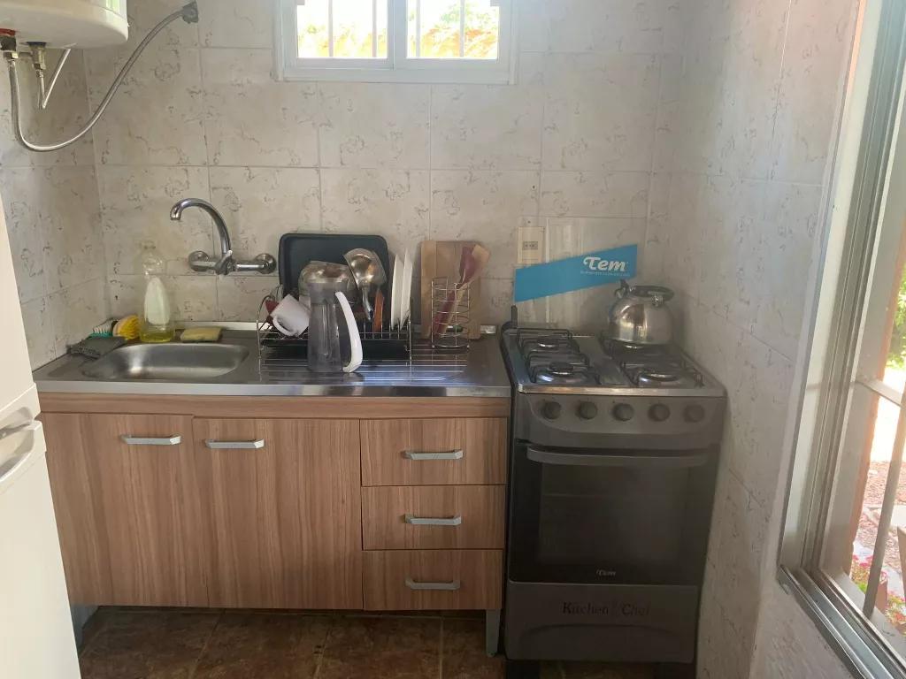 ALQUILO Casa Sin GASTOS COMUNES. Un Dormitorio y GARAGE. Solymar. · Foto 4
