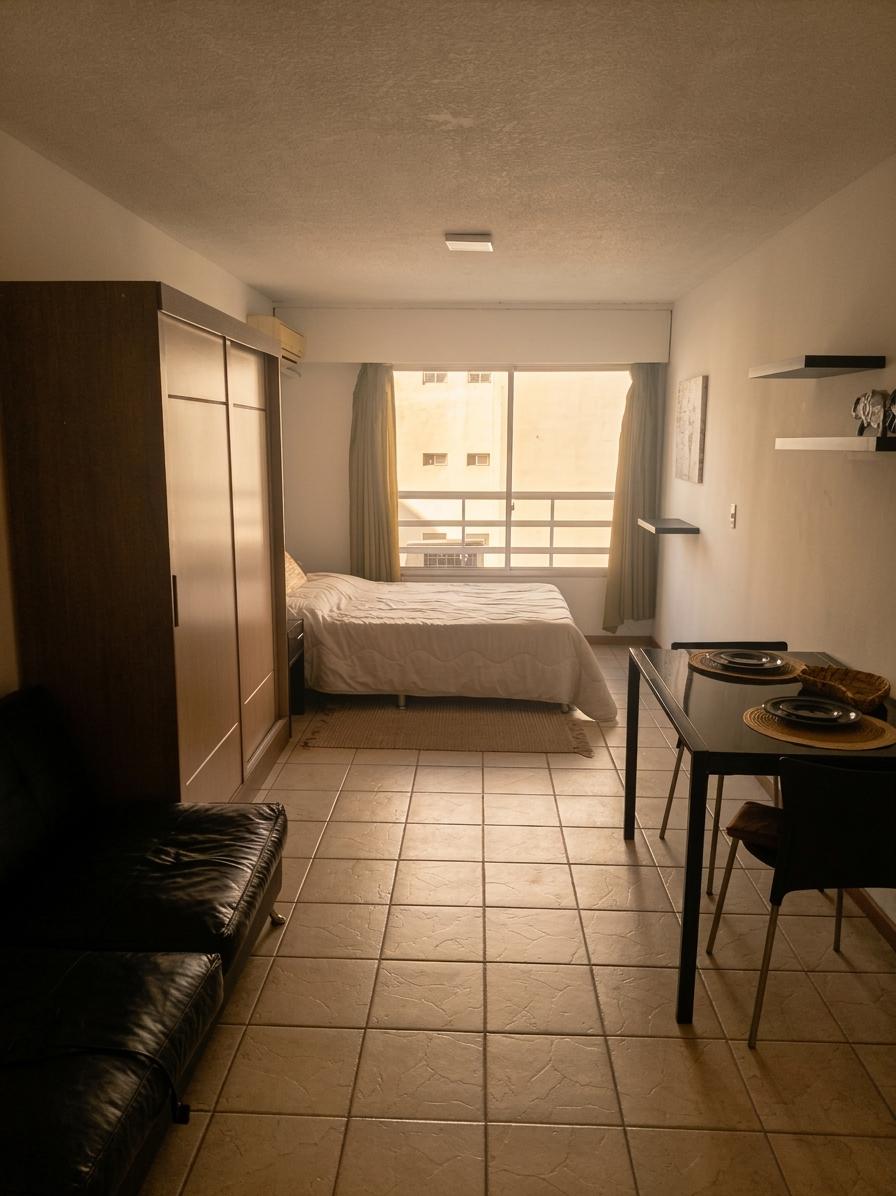 Alquiler Monoambiente Amoblado En Pocitos, A Pasos De La Rambla · Foto 3