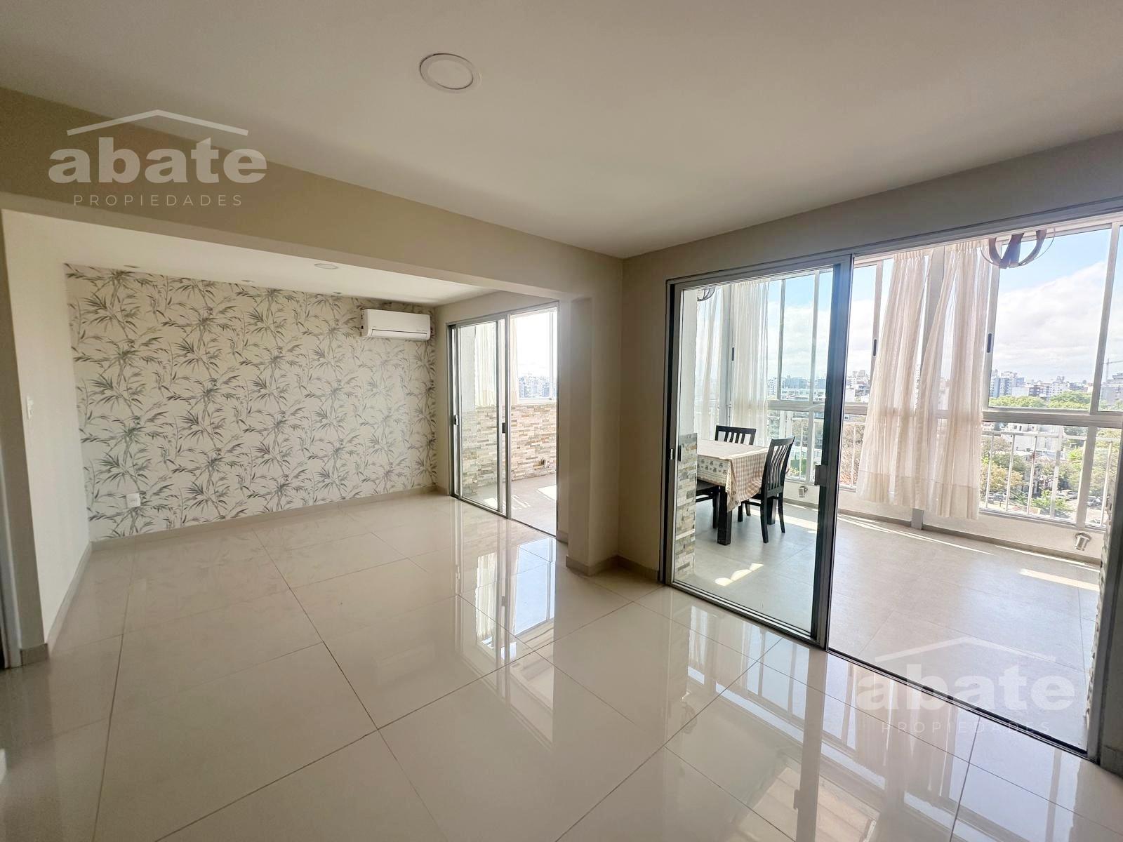 Alquiler Penthouse 2 dormitorios en Punta Carretas. Piso 10 · Photo 2