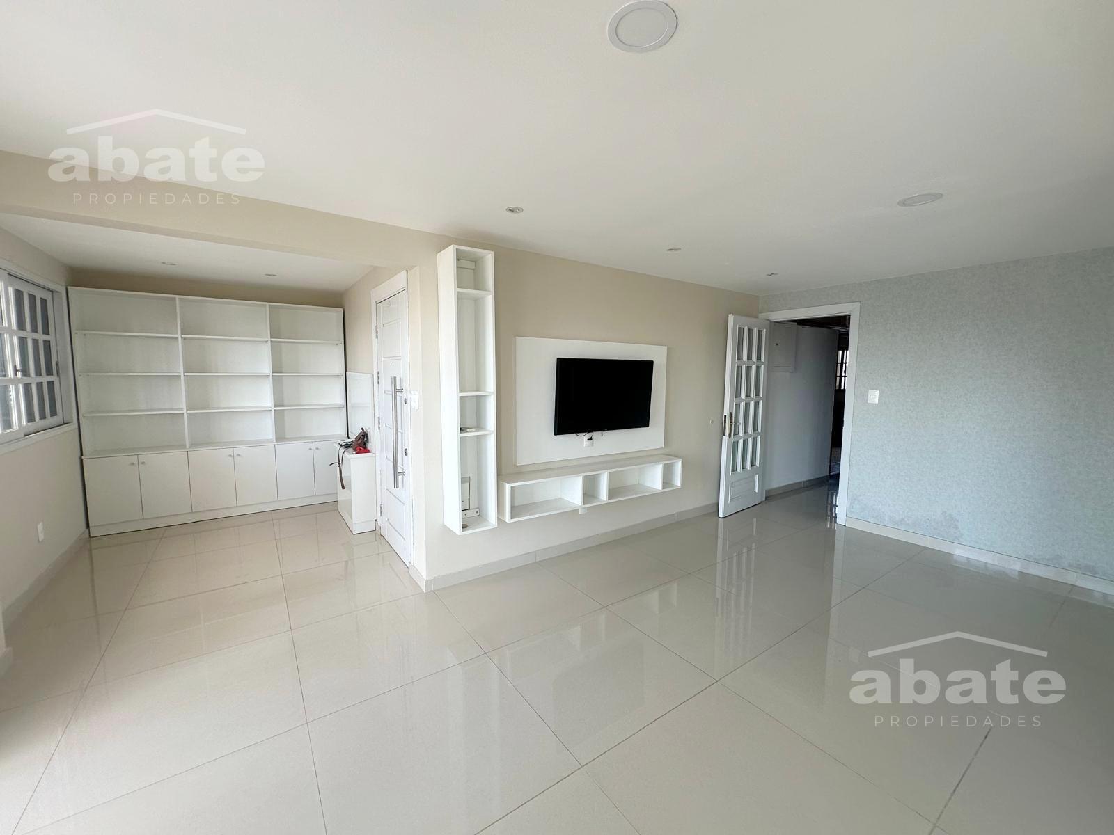 Alquiler Penthouse 2 dormitorios en Punta Carretas. Piso 10 · Photo 3