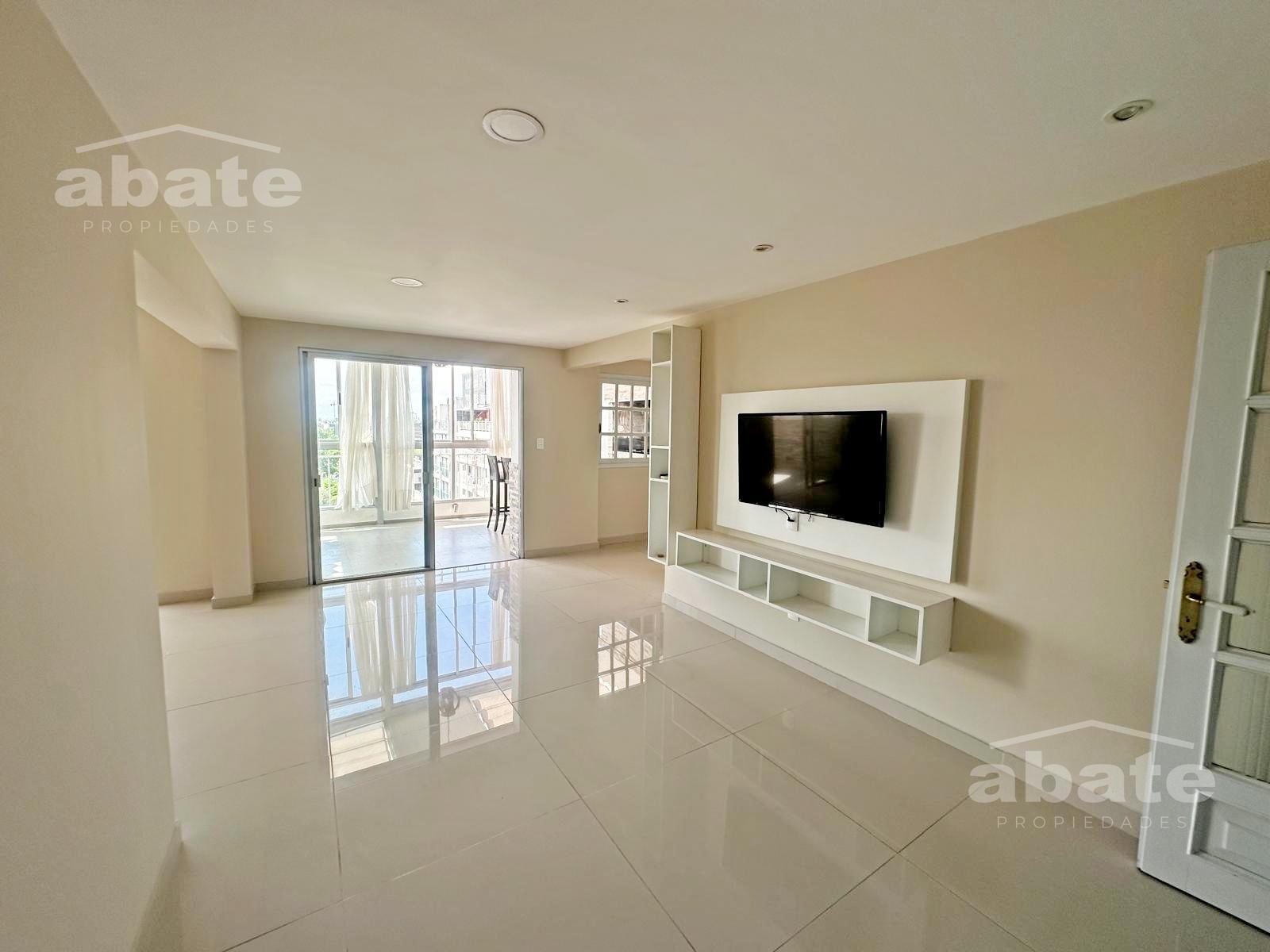 Alquiler Penthouse 2 dormitorios en Punta Carretas. Piso 10 · Photo 4