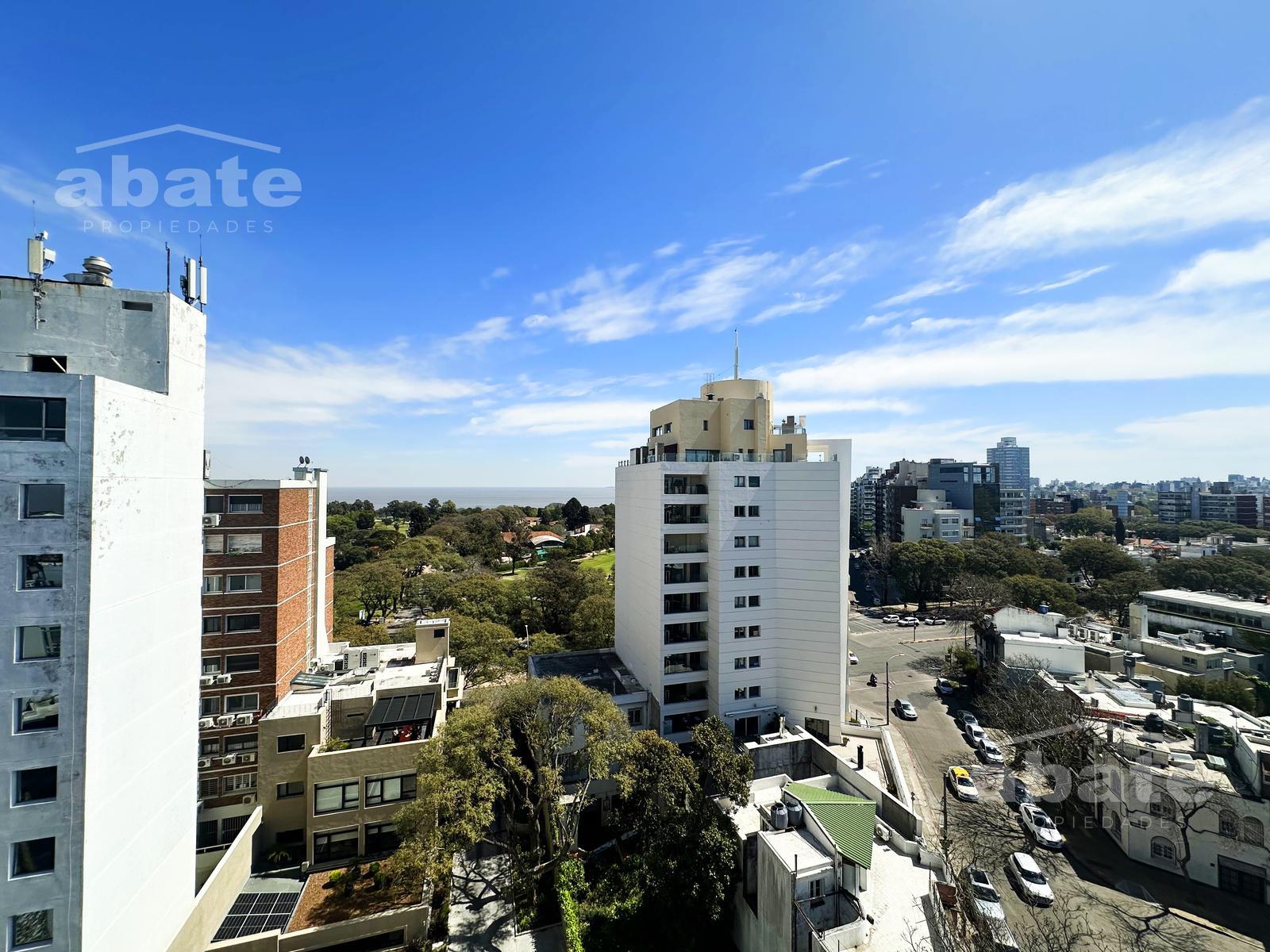 Alquiler Penthouse 2 dormitorios en Punta Carretas. Piso 10 · Photo 8