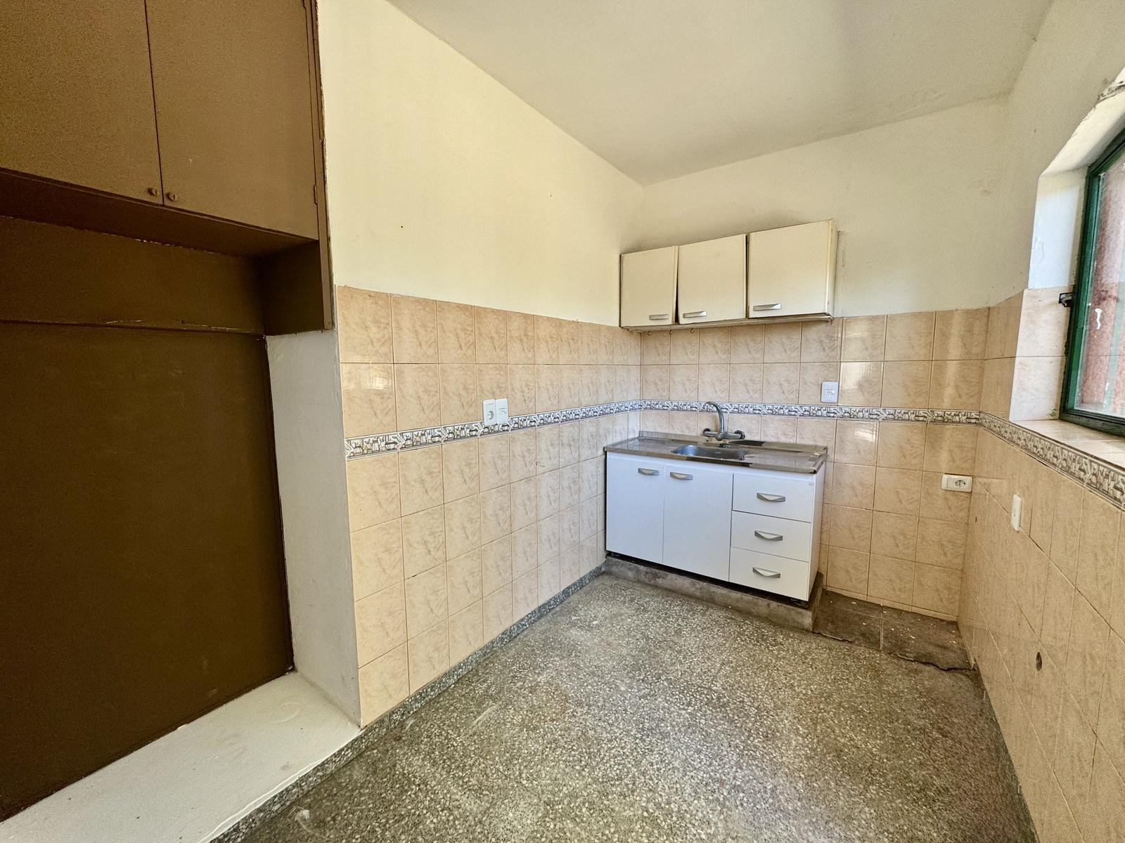 Casa en Ferrando en alquiler de 3 dormitorios con patio y cochera · Foto 5