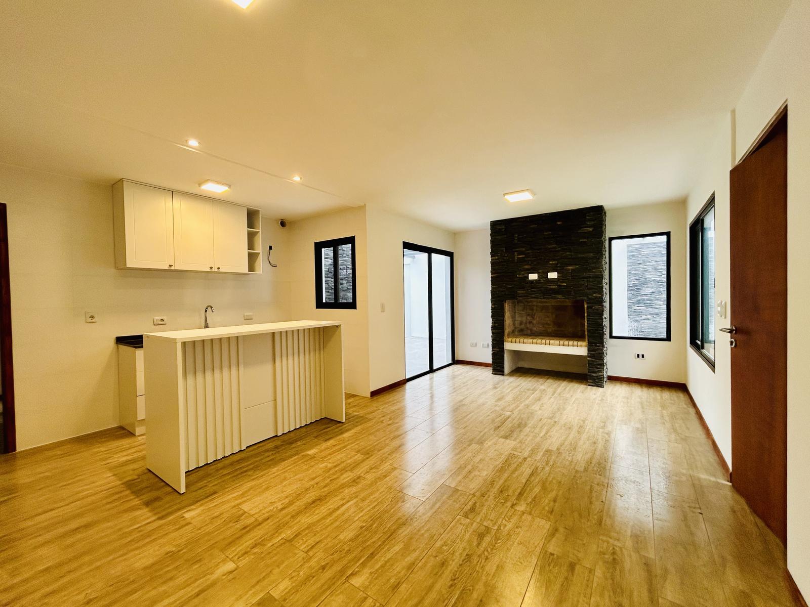 Venta Casa en Parque Burnett 3 Dormitorios, 2 Baños