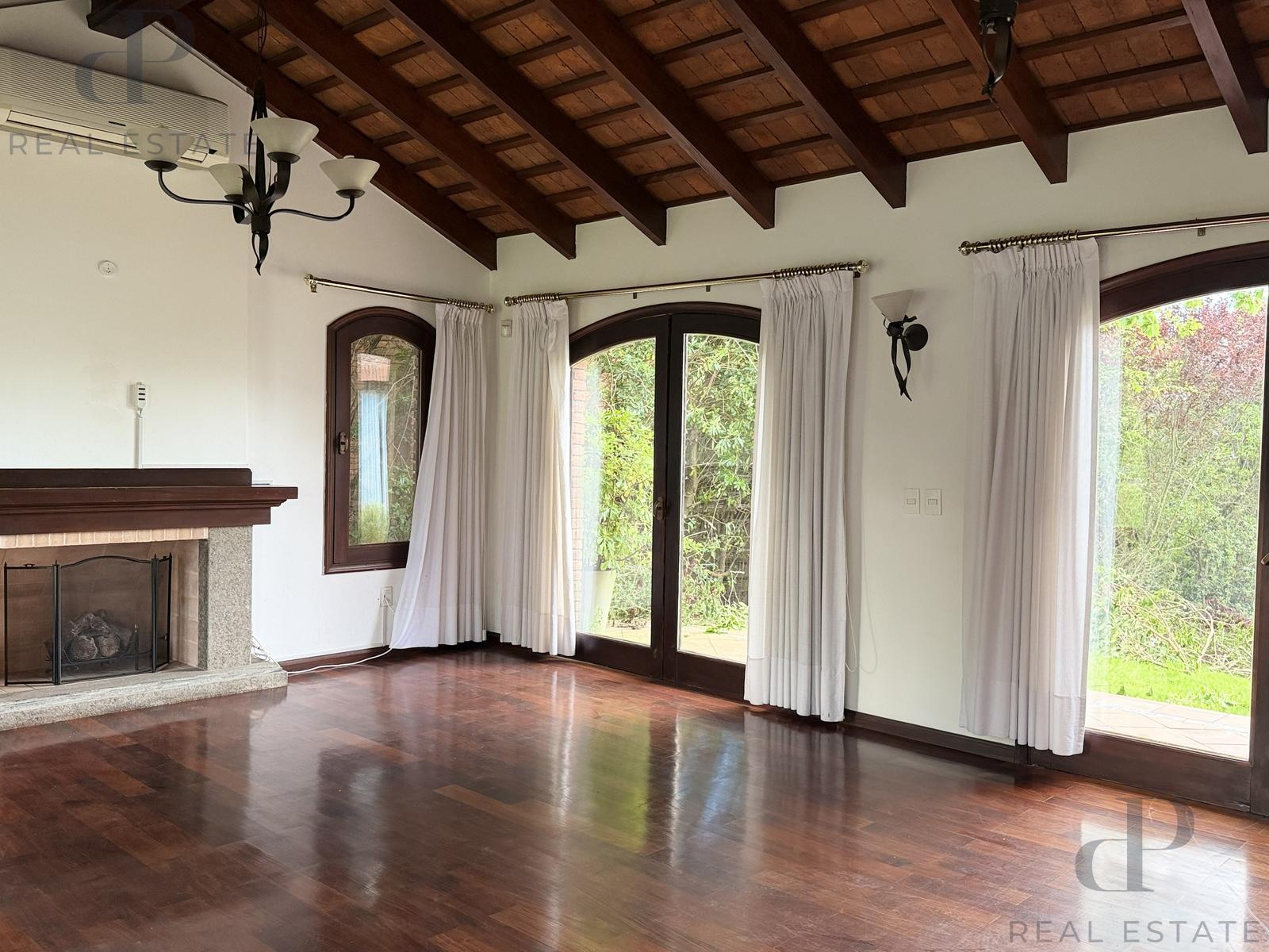 Casa en venta en Lomas de la Tahona 3 dormitorios y servicio